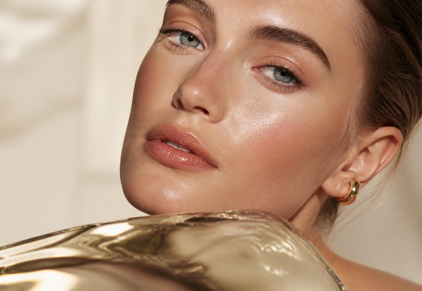 Model mit strahlender Haut – LUXME Germany Professional Skincare